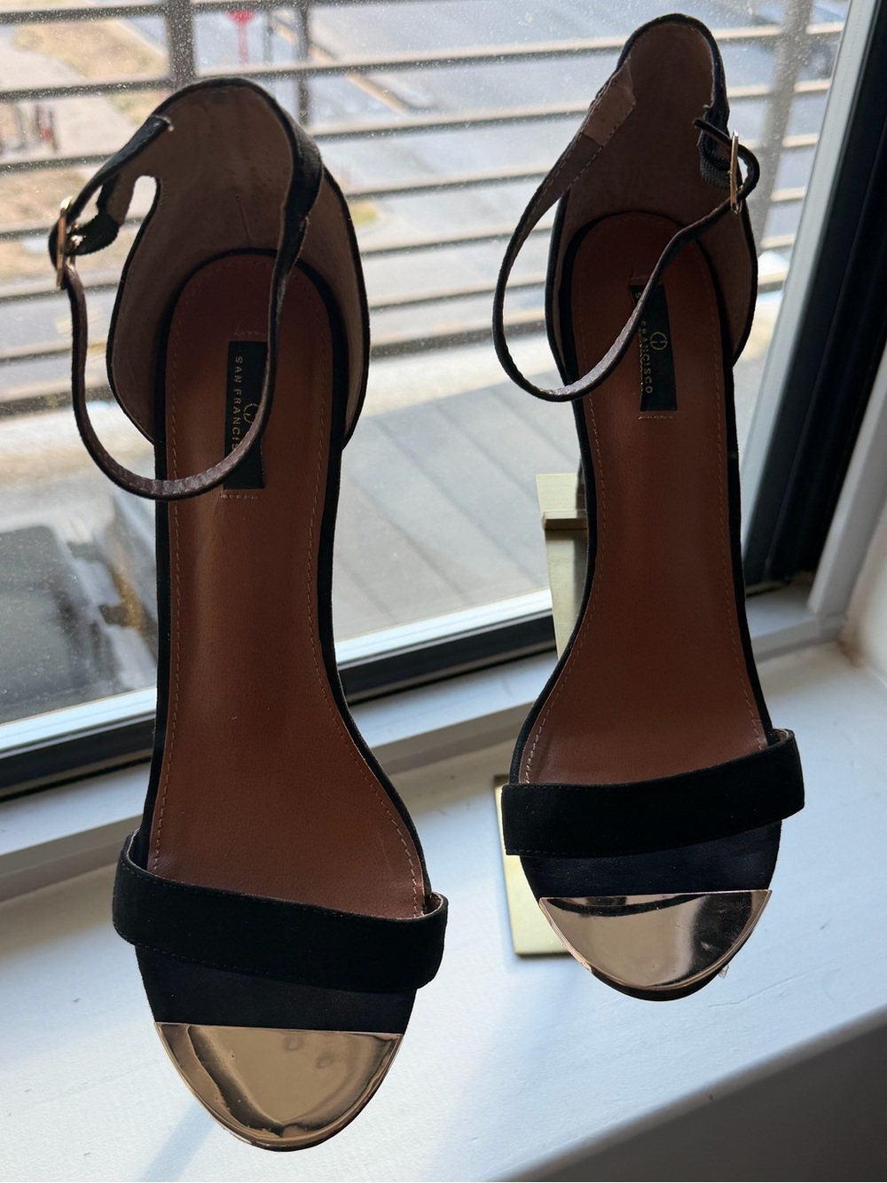 San Francisco Black & Gold Ankle Strap Heels Size 10 NWOT